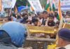 पटना में दरोगा भर्ती परीक्षा रद्द होने के विरोध में अभ्यर्थियों का प्रदर्शन, बैरिकेडिंग तोड़ डाकबंगला पहुंचे