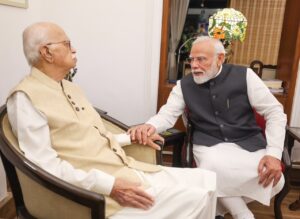 मोदी ने आडवाणी से उनके आवास पर मुलाकात की, आशीर्वाद लिया
