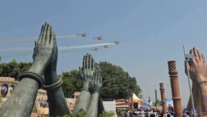 वाराणसी में एयरशो ‘विंग्स ओवर गंगा’ के पहले दिन दिखा रोमांच, वायुसेना ने मोहा मन