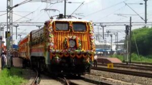 दुर्गा पूजा, दिवाली और छठ पर घर लौटने वालों के लिए खुशखबरी, आनंद विहार से पूजा स्पेशल ट्रेन शुरू