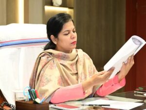 वैशाली नाव हादसे पर DM वर्षा सिंह की बड़ी कार्रवाई, थानाध्यक्ष और CO से शो-कॉज; जवाब नहीं मिला तो निलंबन
