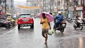 आज कई जिलों में बारिश और वज्रपात का अलर्ट, तेज हवाओं से रहें सावधान
