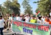 हजारों किसानों ने ट्रैक्टरों के साथ किया प्रदर्शन, पुलिस ने रोका रास्ता; सांसद समेत कई नेता गिरफ्तार