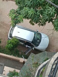 राजीव नगर में कार में मिला व्यक्ति का शव, गोली लगने से मौत